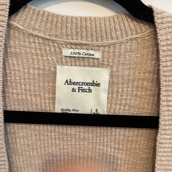 Abercrombie & Fitch. Small. - Picture 2 of 3